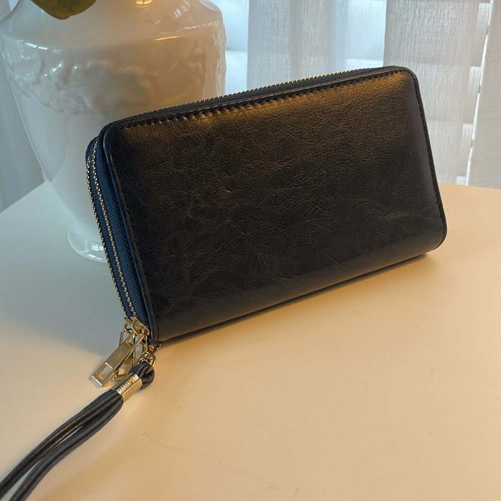 Wristlet. Blue